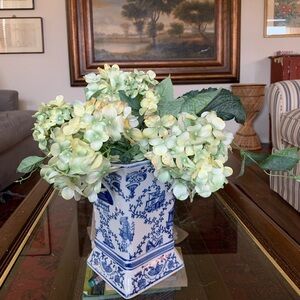 Blue and White Chinoiserie vase
